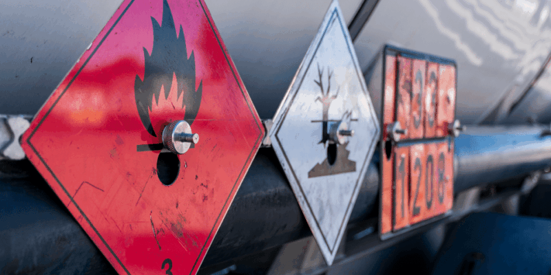 Guía Completa sobre el ADR y el Transporte de Mercancías Peligrosas